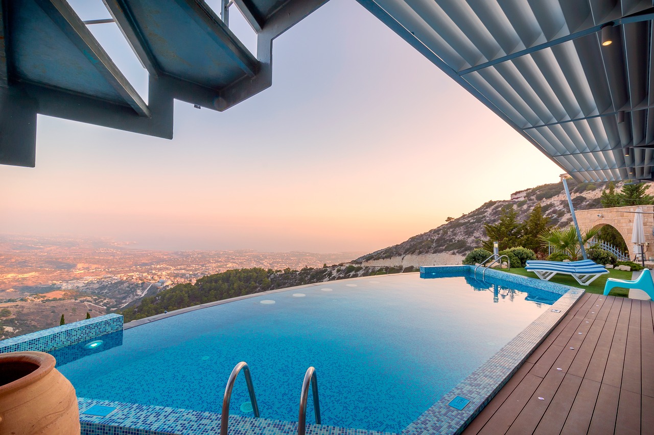Quel est le meilleur revêtement de sol pour une terrasse de piscine ?